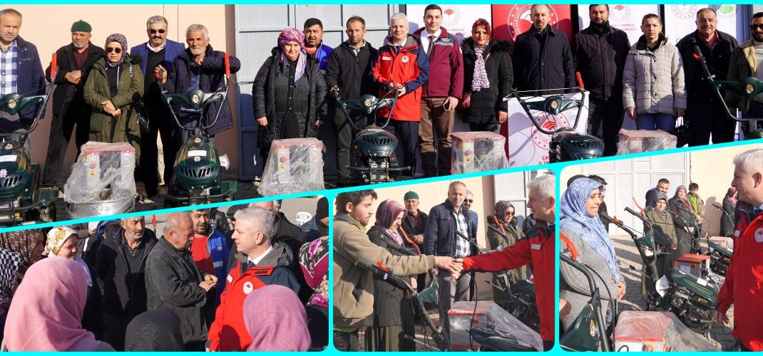 KDAKP (Kırsal Dezavantajlı Alanlar Kalkınma Projesi) Kapsamında Hassas Gruplara %100 Hibe İle Dağıtılan Çapa Makinaları Ve Hamur Yoğurma Makinaları Yapılan Program İle Sahiplerine Teslim Edildi.